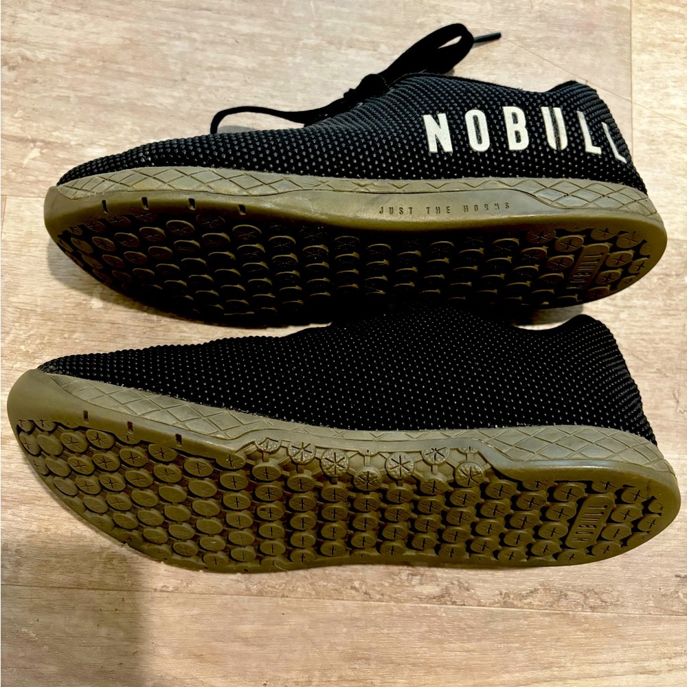 NOBULL classic trainers. Black & Olive Green. Women’s size 8.5.